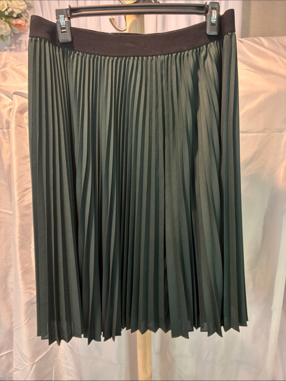BCBGMaxAzria Dark Green Pleated Skirt